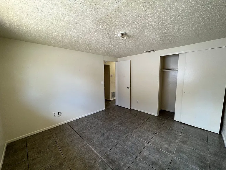 1014 57th Avenue Dr E — Photo 13