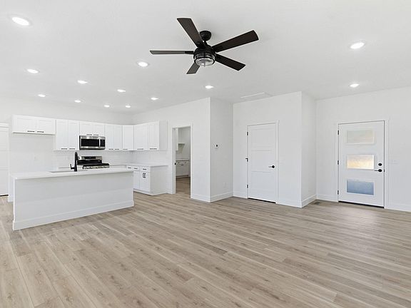 4th image of 148 E Kelce Lane