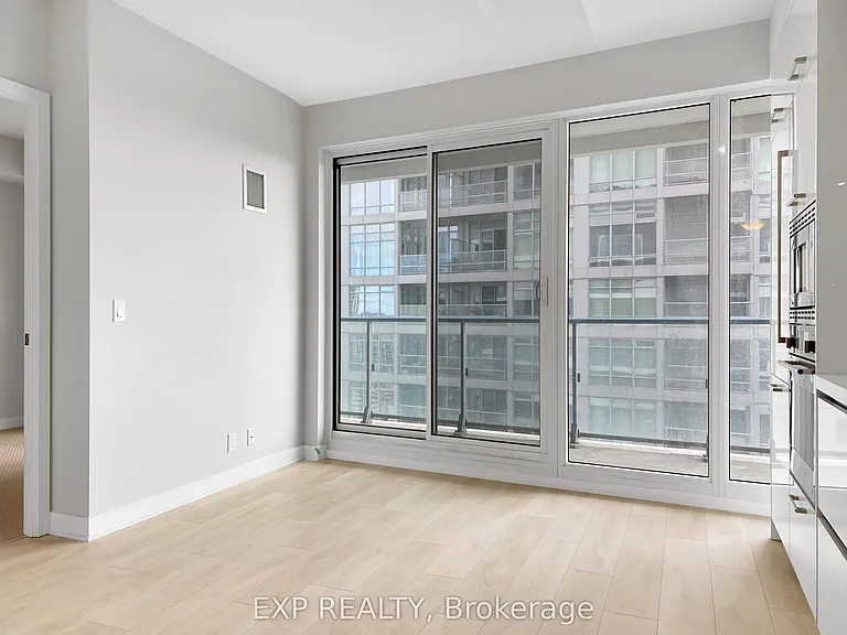 2221 Yonge St #1906 — Photo 7