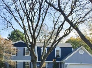 1209 Creekside Dr, Wheaton, IL