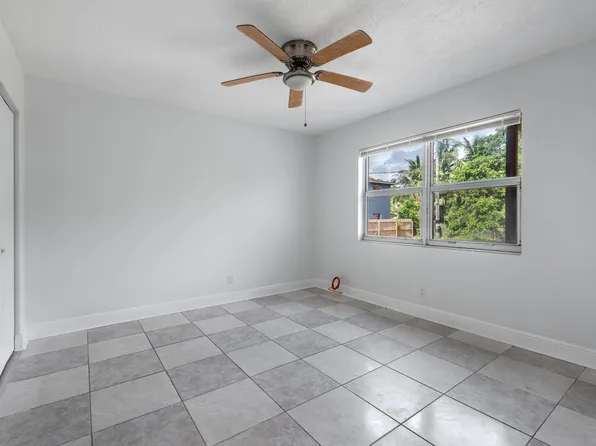 925 S Pine Street, Lake Worth, FL 33460