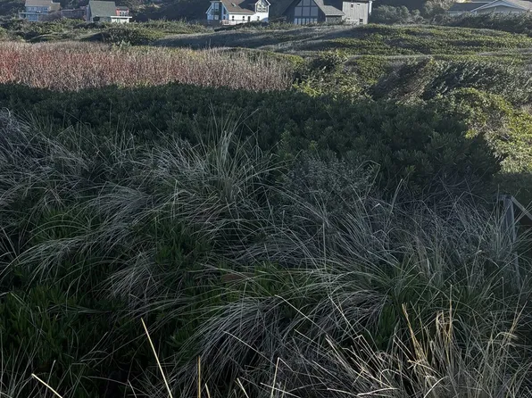 Sandy Dr, Gold Beach, OR 97444