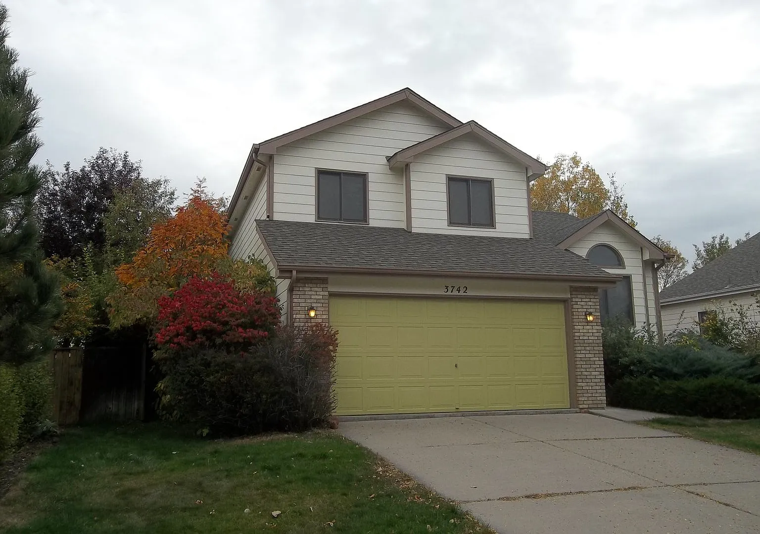 Spacious 3-Bedroom Home with a Large Fenced Yard — Photo 1