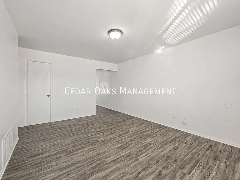 1931 W Deane St #U — Photo 15