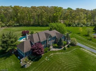 41 Balmoral Dr, Pittstown, NJ 08867