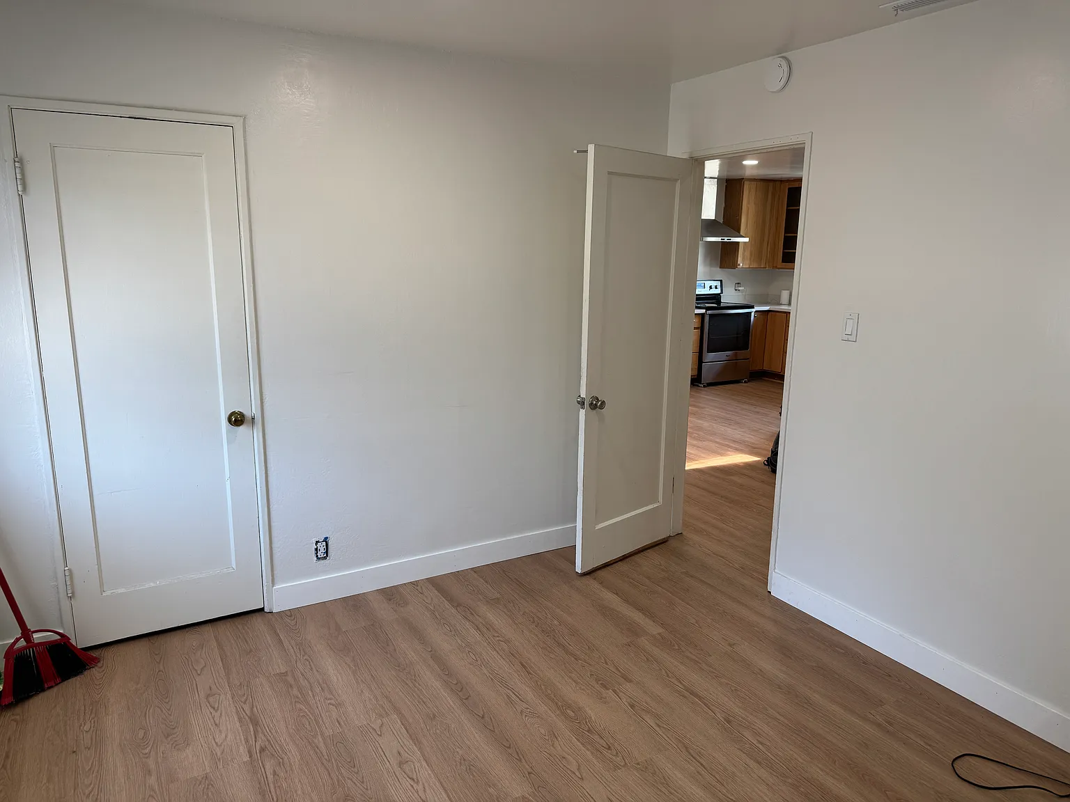 520 Richmond Ave — Photo 2