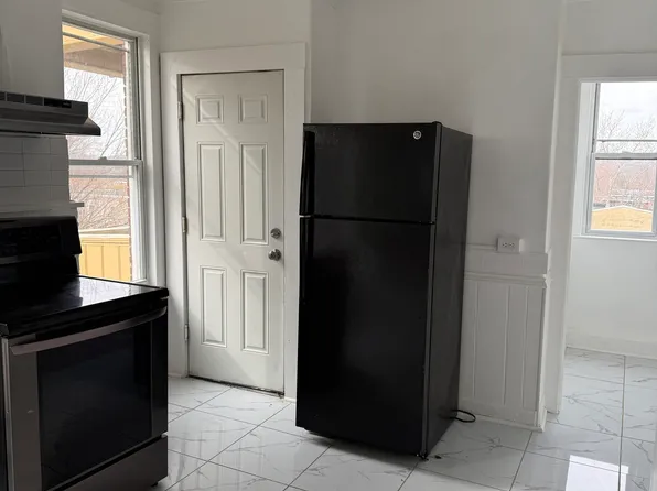 429 Summit Street # Fl 3rd, Hartford, CT 06106