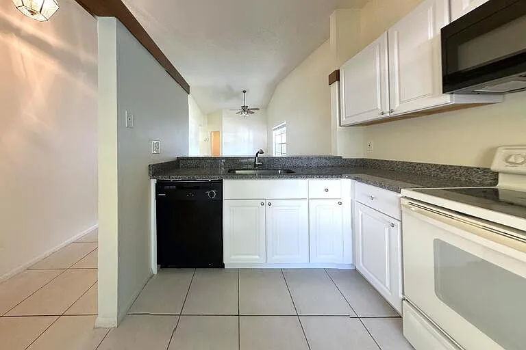 599 Capistrano Ct — Photo 5