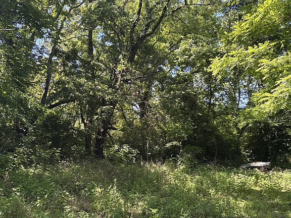 3rd image of 4112 Columbia Pike