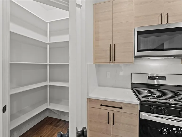 7442 N Paw St — Photo 30