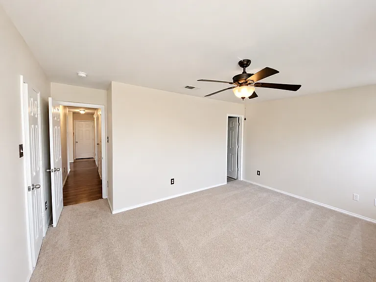 1921 Nightingale Dr — Photo 10