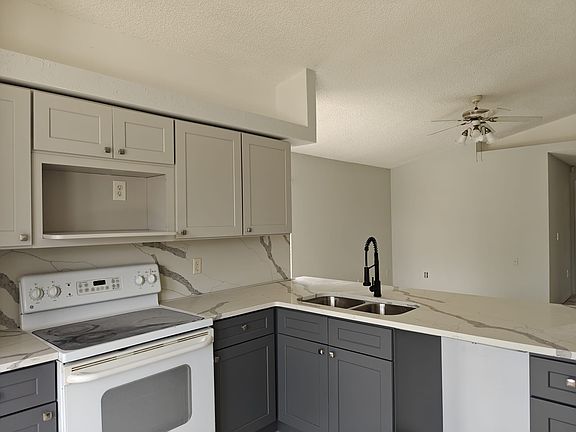 2nd image of 857 Bella Vista Way