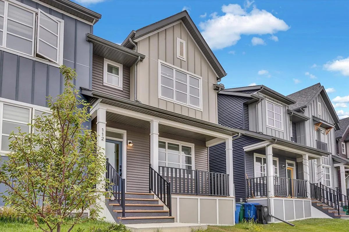 3 Bed 2.5 Bath Duplex Airdrie Alberta — Photo 2