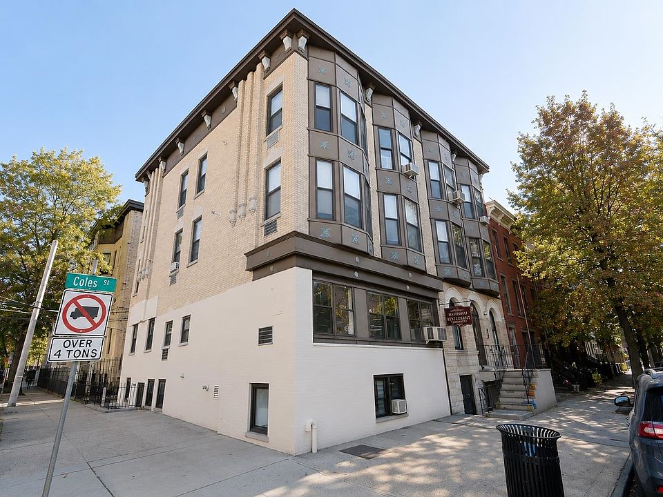 1st image of 168 Coles St APT 3A