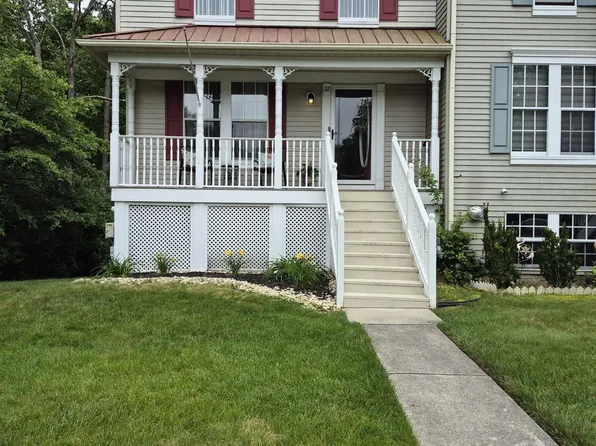 37 Wagon Wheel Dr, Sicklerville, NJ 08081