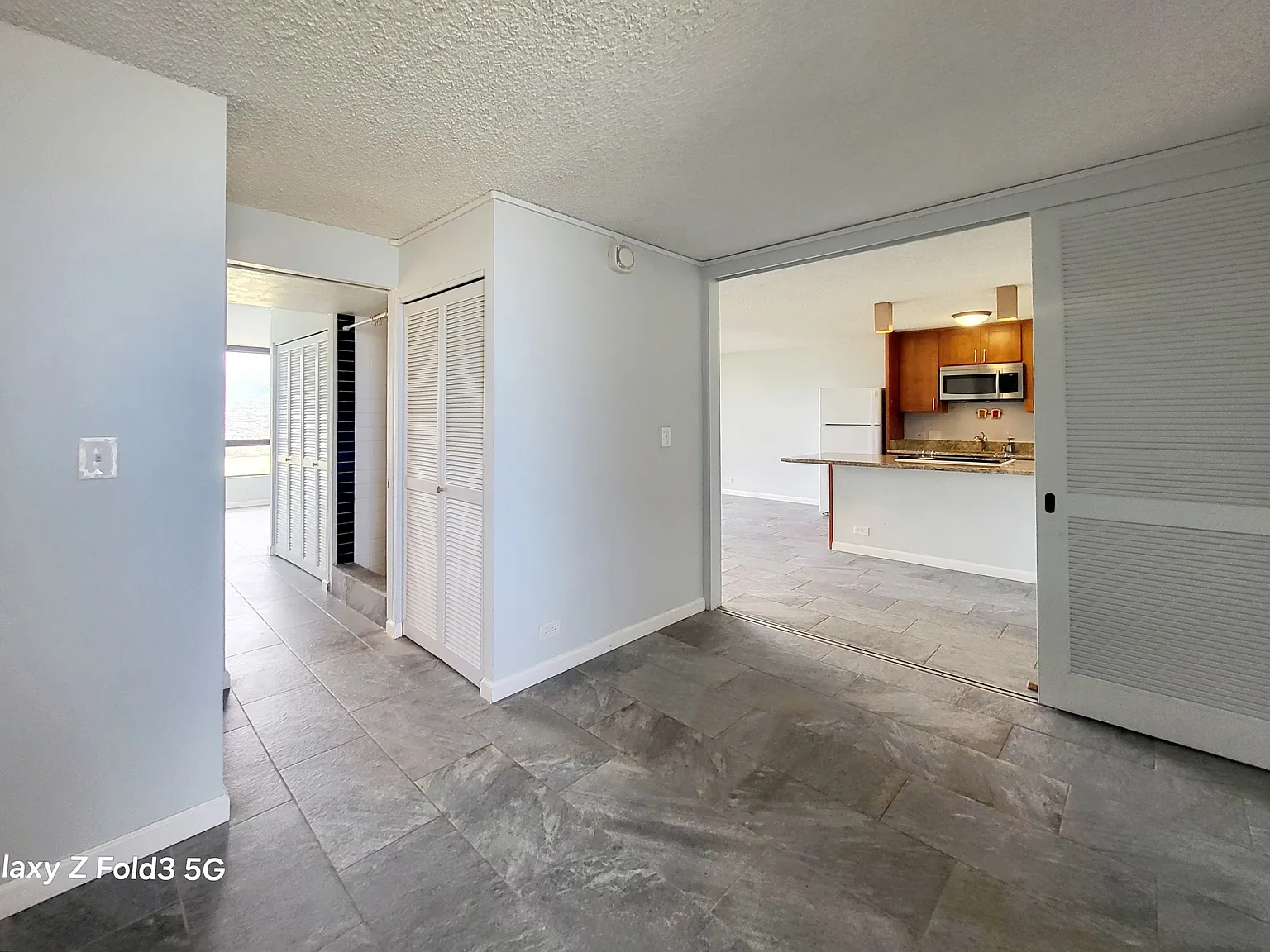 320 Liliuokalani Avenue - 1504 — Photo 2
