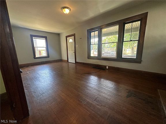 5th image of 1438 Rowland Ave NE
