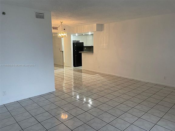 4th image of 3100 W Rolling Hills Cir APT 108
