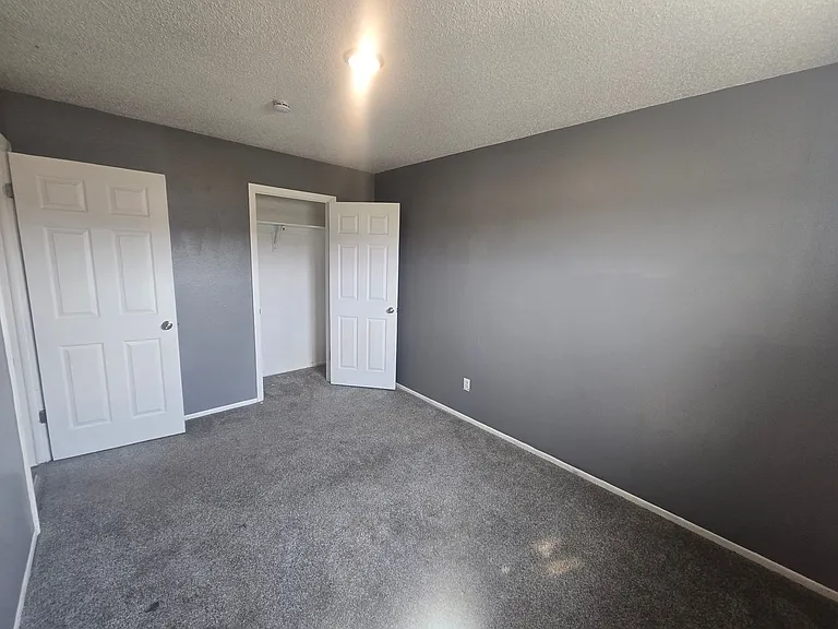984 E Saxony Dr — Photo 33