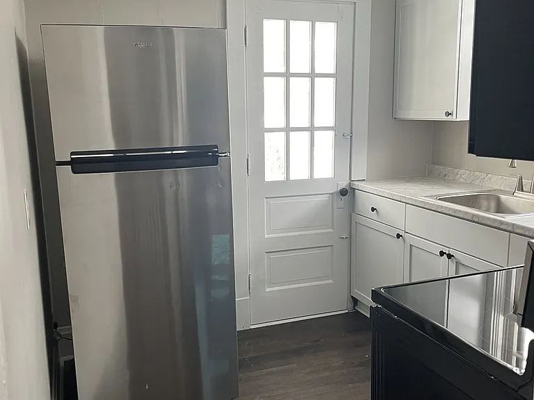 136 Westminster Ave #2 — Photo 6