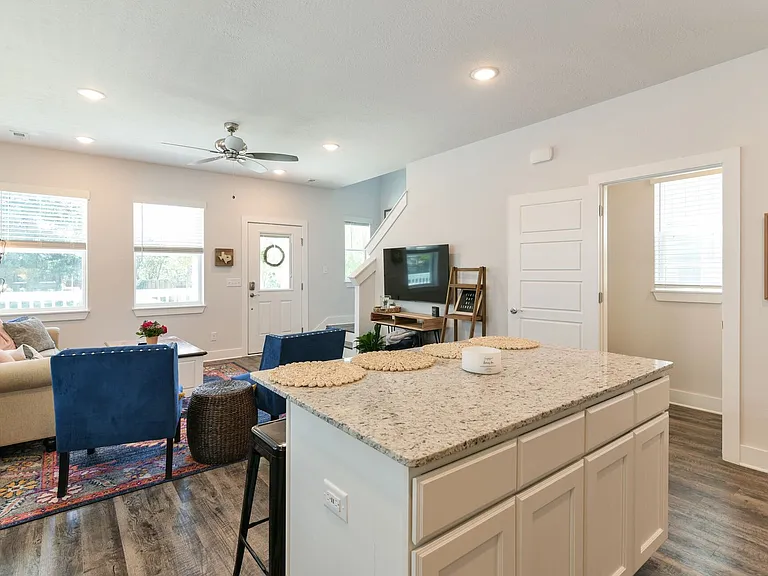 540 S Kickapoo Ave — Photo 7