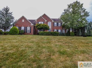 15 Sunflower Rd, Somerset, NJ 08873