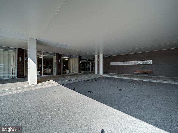 3rd image of 5101 River Rd APT 411