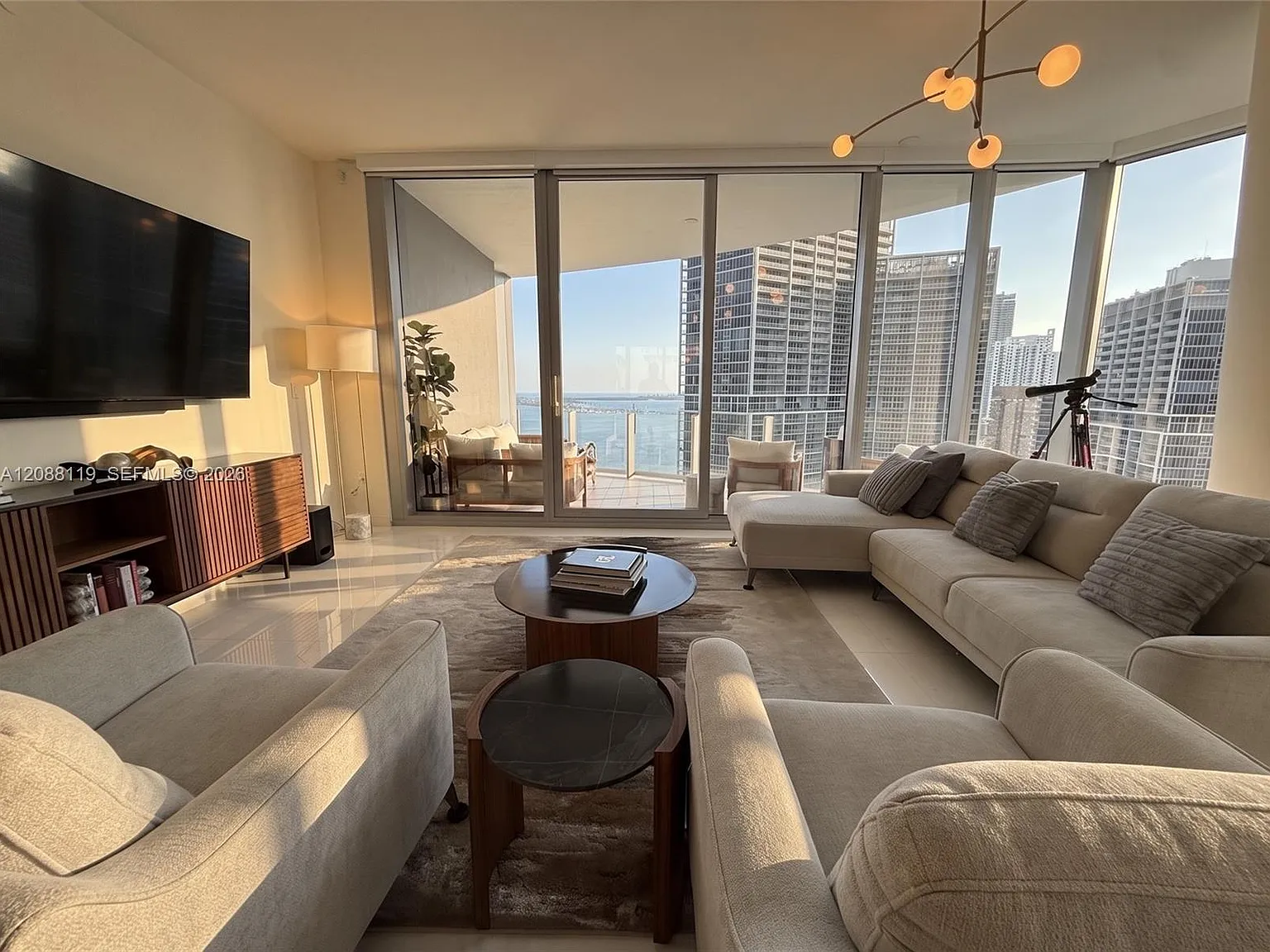 Aston Martin Residences — Photo 4