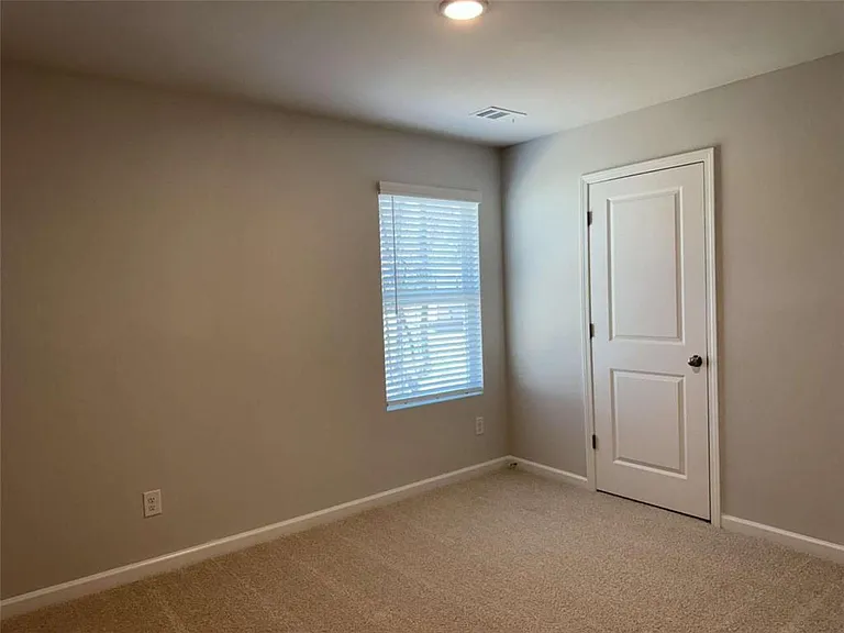 111 Woodside Ct — Photo 16