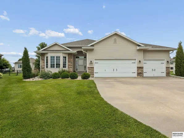 16009 Hanover Cir, Bennington, NE 68007