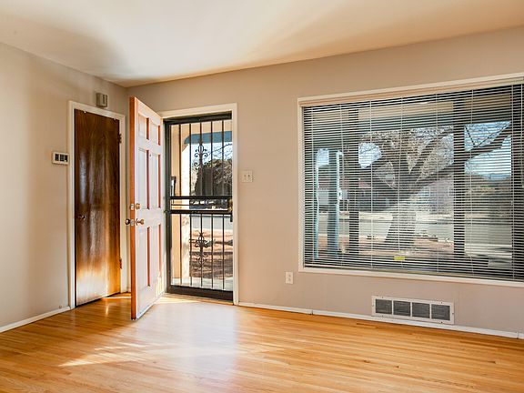 2nd image of 833 Manzano St NE