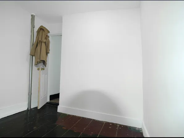 Apartment listing photo 5