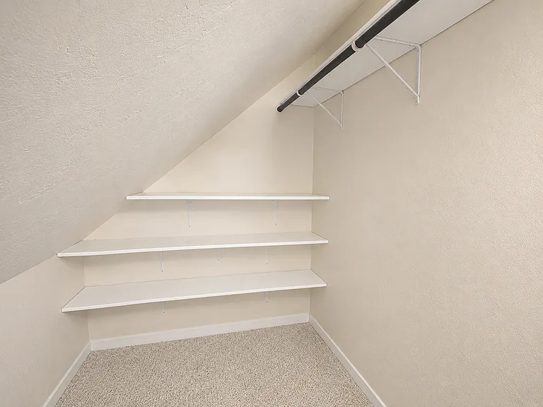 146 NW Jefferson Pl — Photo 32