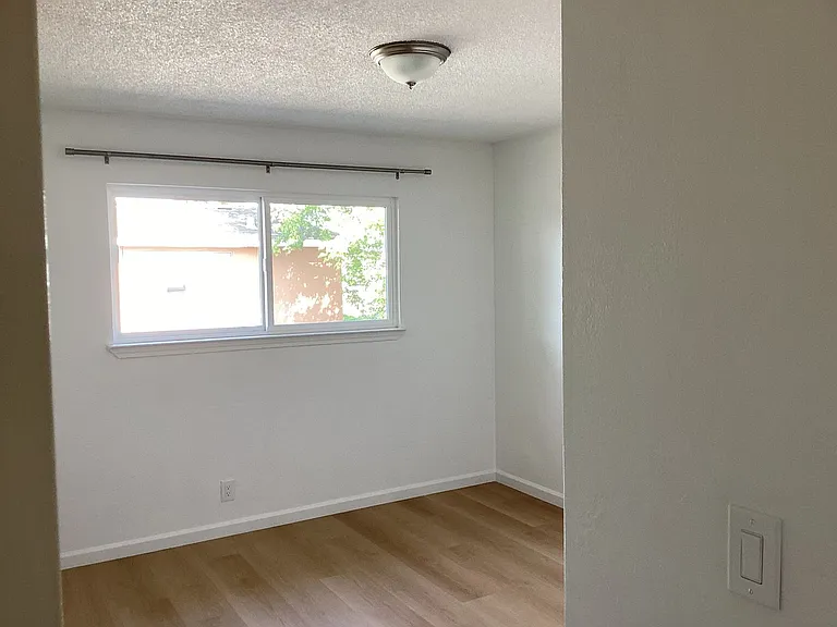 1786 Reinelt Ave — Photo 10