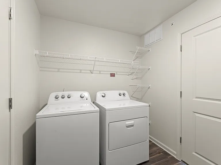 Cordova Apartments — Photo 24
