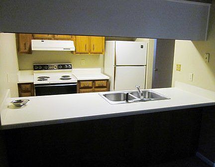 3rd image of 9 Wooddale Dr APT A