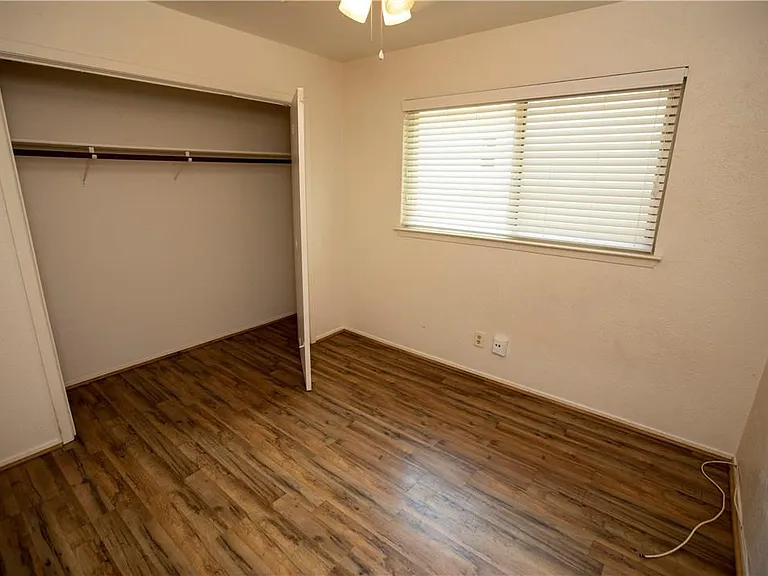 4913 Wing Rd — Photo 16