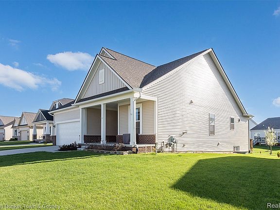 2nd image of 8126 Carston Ln