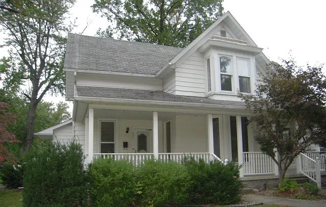 223 S Center St photo 1