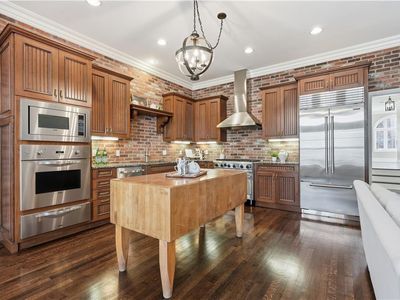 212 W 50th St, Kansas City, MO, 64112