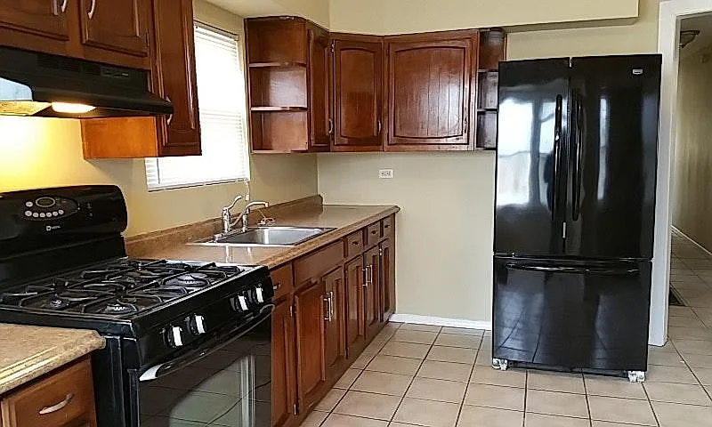 3 bed, $1,850 — Photo 2