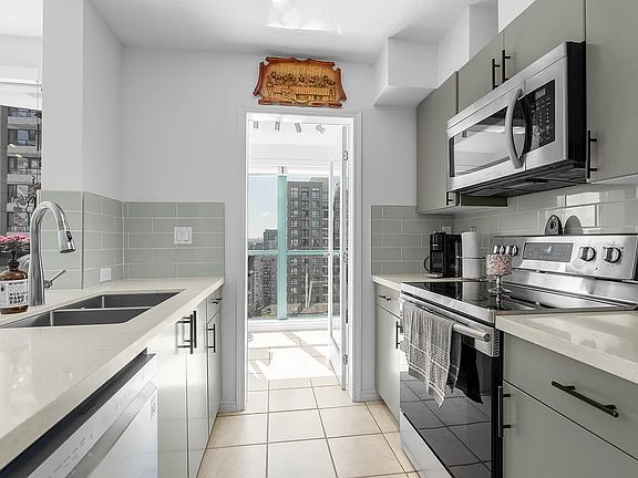 3rd image of 939 Homer St #2604