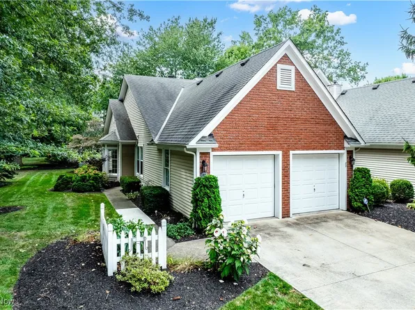 31825 Bayview Dr, Avon Lake, OH 44012