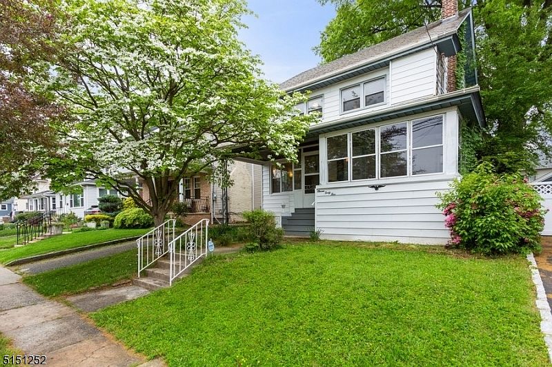 1st image of 745 Magie Ave