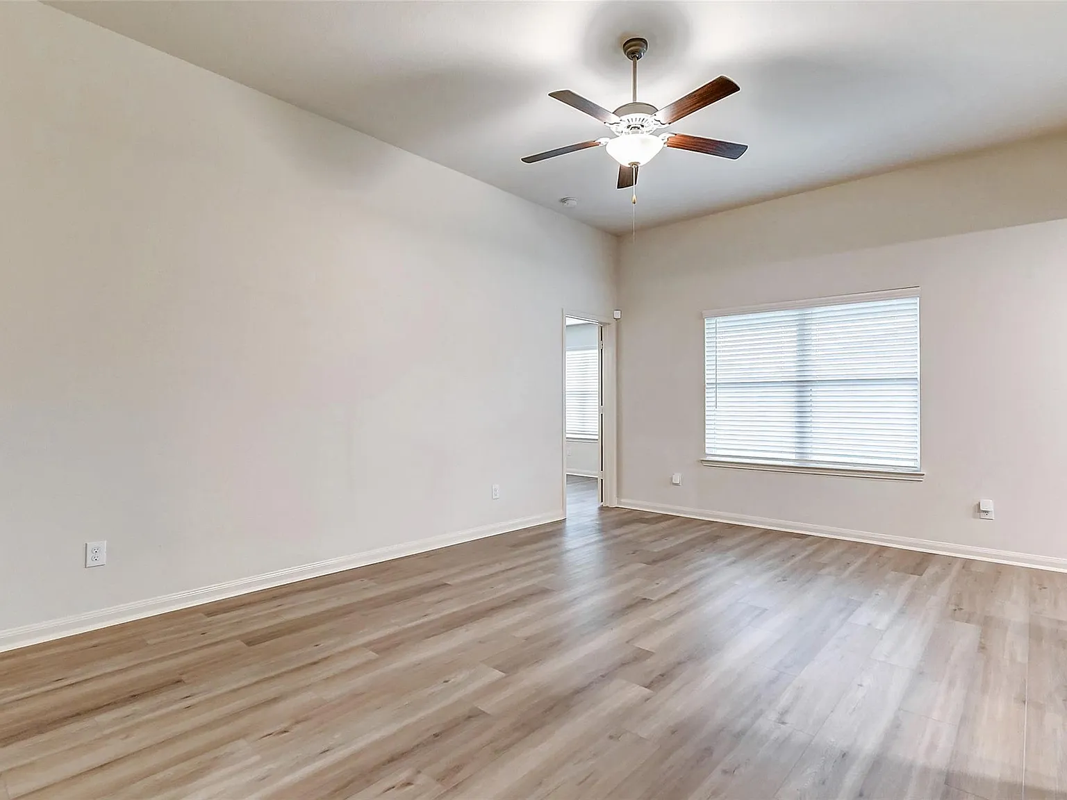 3 bed, 2.0 bath, 1366 sqft, $1,850 — Photo 4