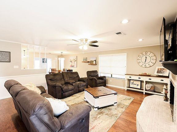 3rd image of 136 Jacks Dr