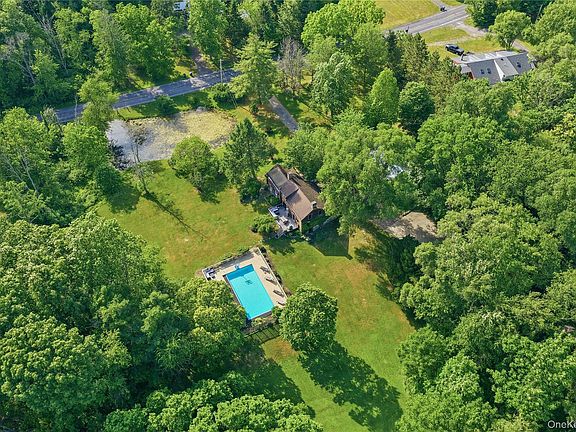 4th image of 442 S Ohioville Road