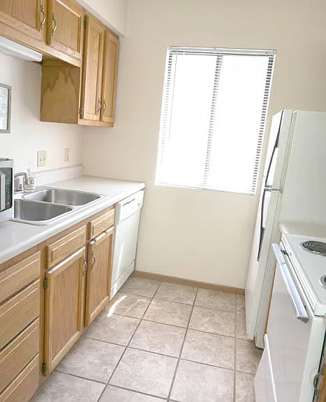 Keystone Park Apartments - Benson — Photo 8