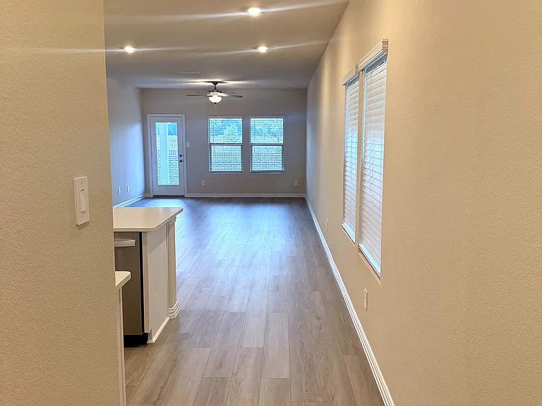 1126 Old Stead Dr — Photo 4