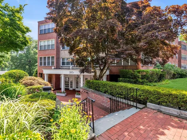 180 S Middle Neck Road #3F, Great Neck, NY 11021